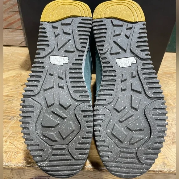 Brand new unworn in box The North Face water proof Berkeley boot. Only size 13 - Picture 6 of 6